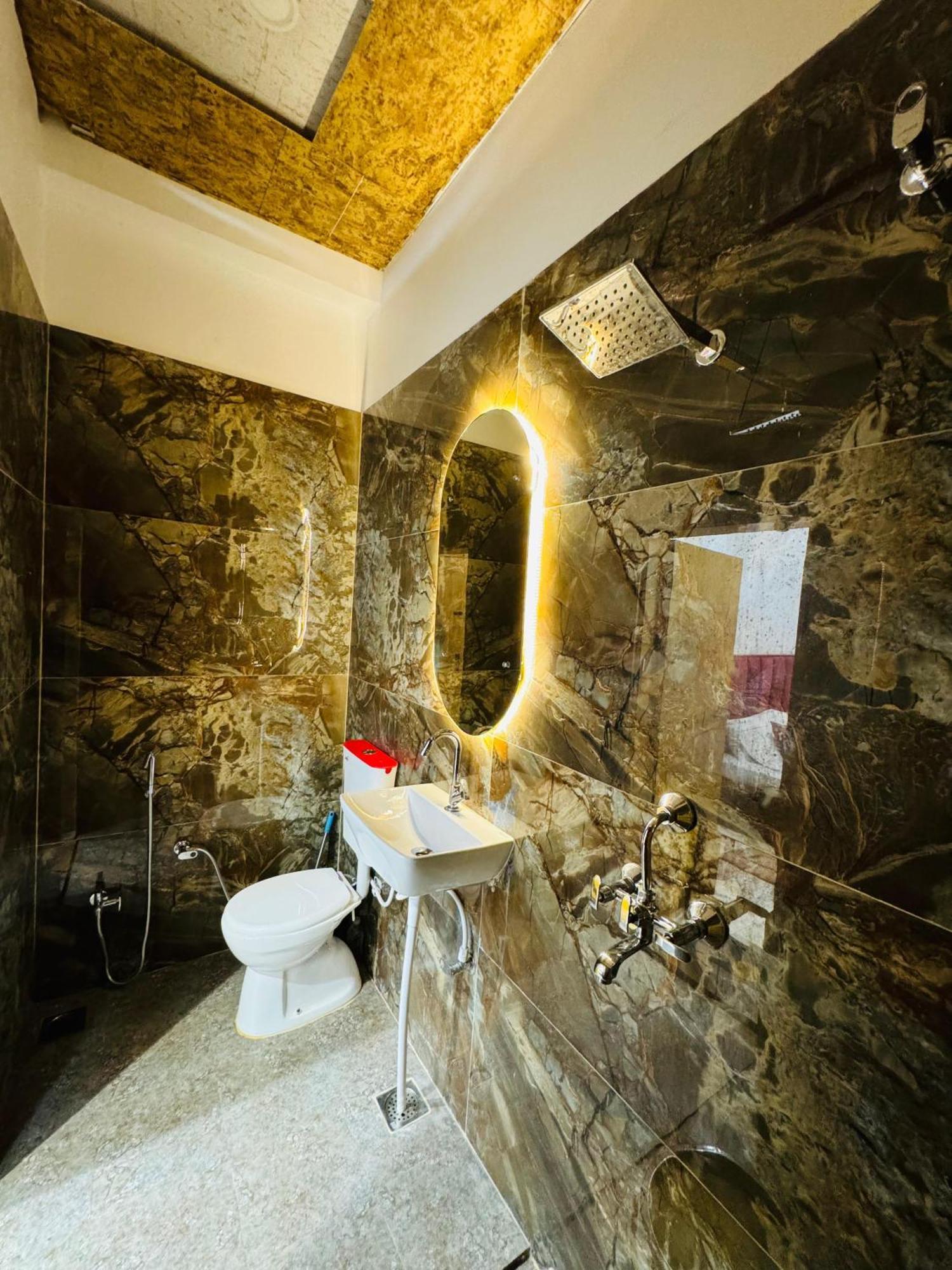 Aura Guest house *